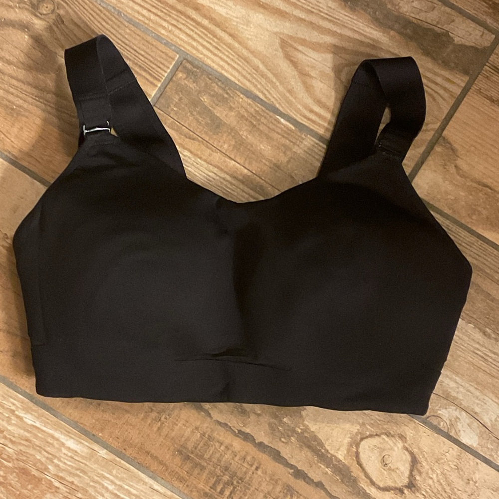 Preowned Lululemon black sports bra sz 34E